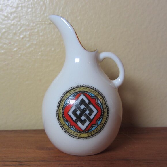 W.H. Goss crested heraldry china vintage Dorothy Vernon (GC071 Grace) - Picture 1 of 7